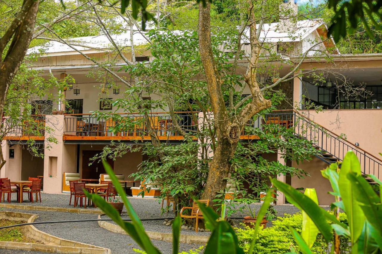 Mbugwe Lodge Arusha Buitenkant foto